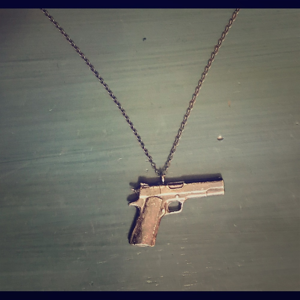 moss mills Sterling Silver Gun Necklace